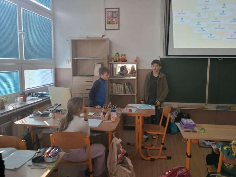 Velcí malým